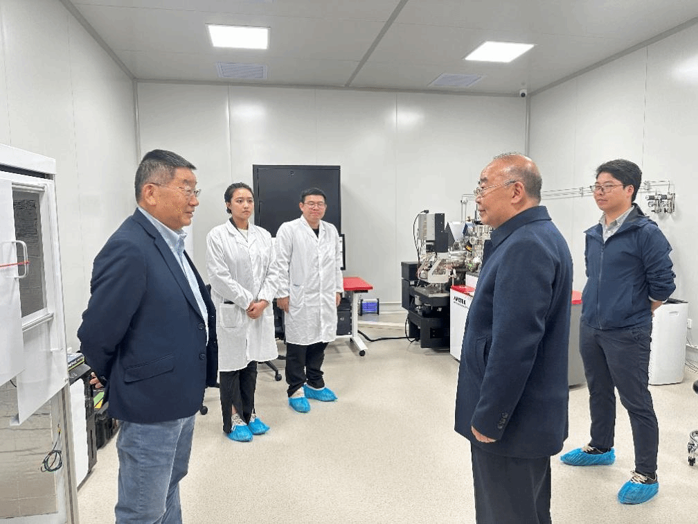 李述湯院士蒞臨海南大學皮米電鏡中心訪問交流，共話材料科學前沿發展